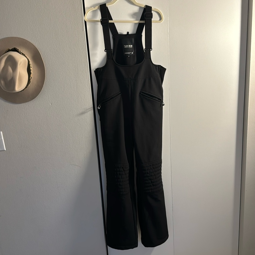 BRAND NEW NOIZE BIB SKI PANTS SIZE M